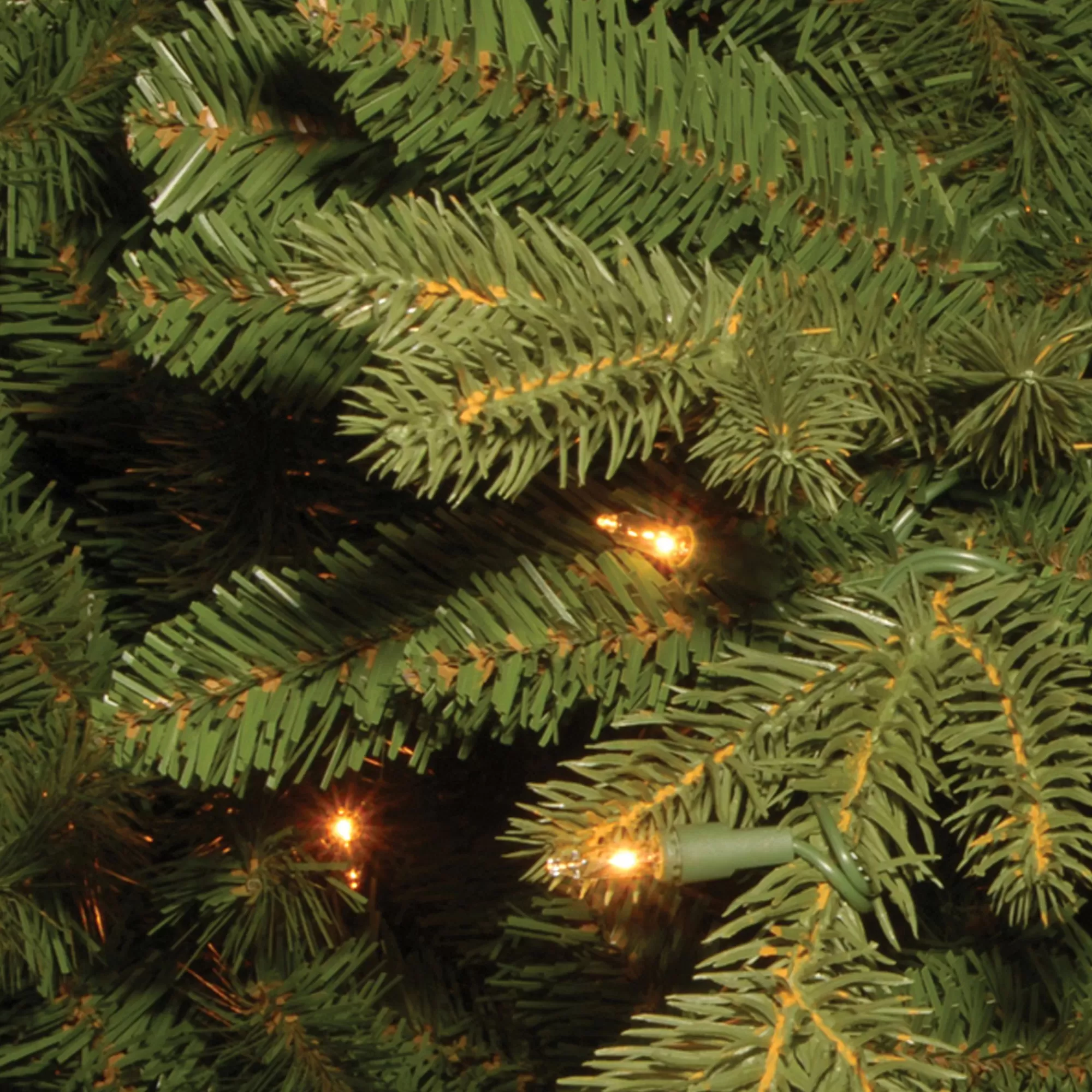 CC Christmas Decor 6.5' Pre-Litavalon Spruce Christmas Tree – Clear Lights< Pre-Lit