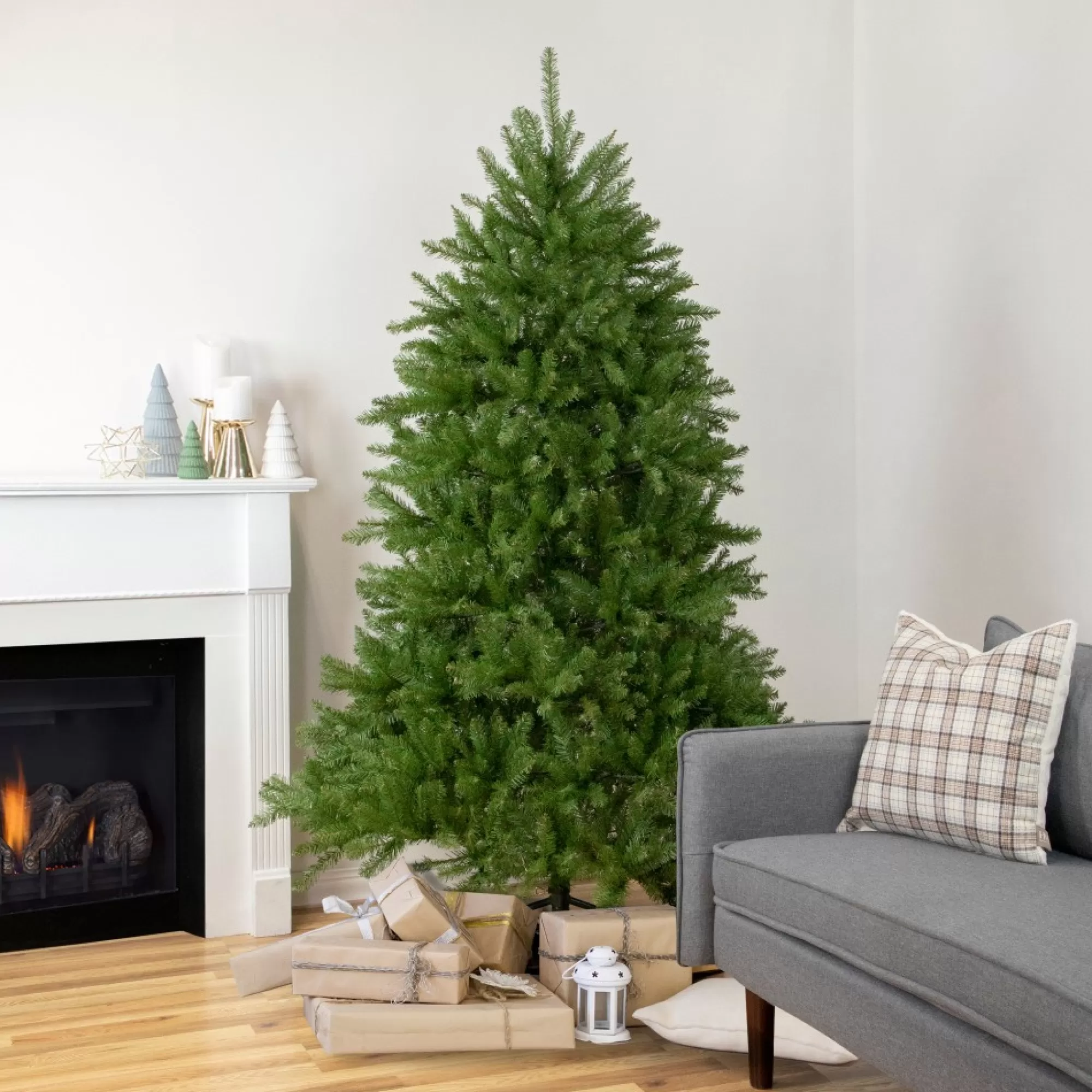 Northlight Unlit-6.5' Rockwood Pine Artificial Christmas Tree, Unlit