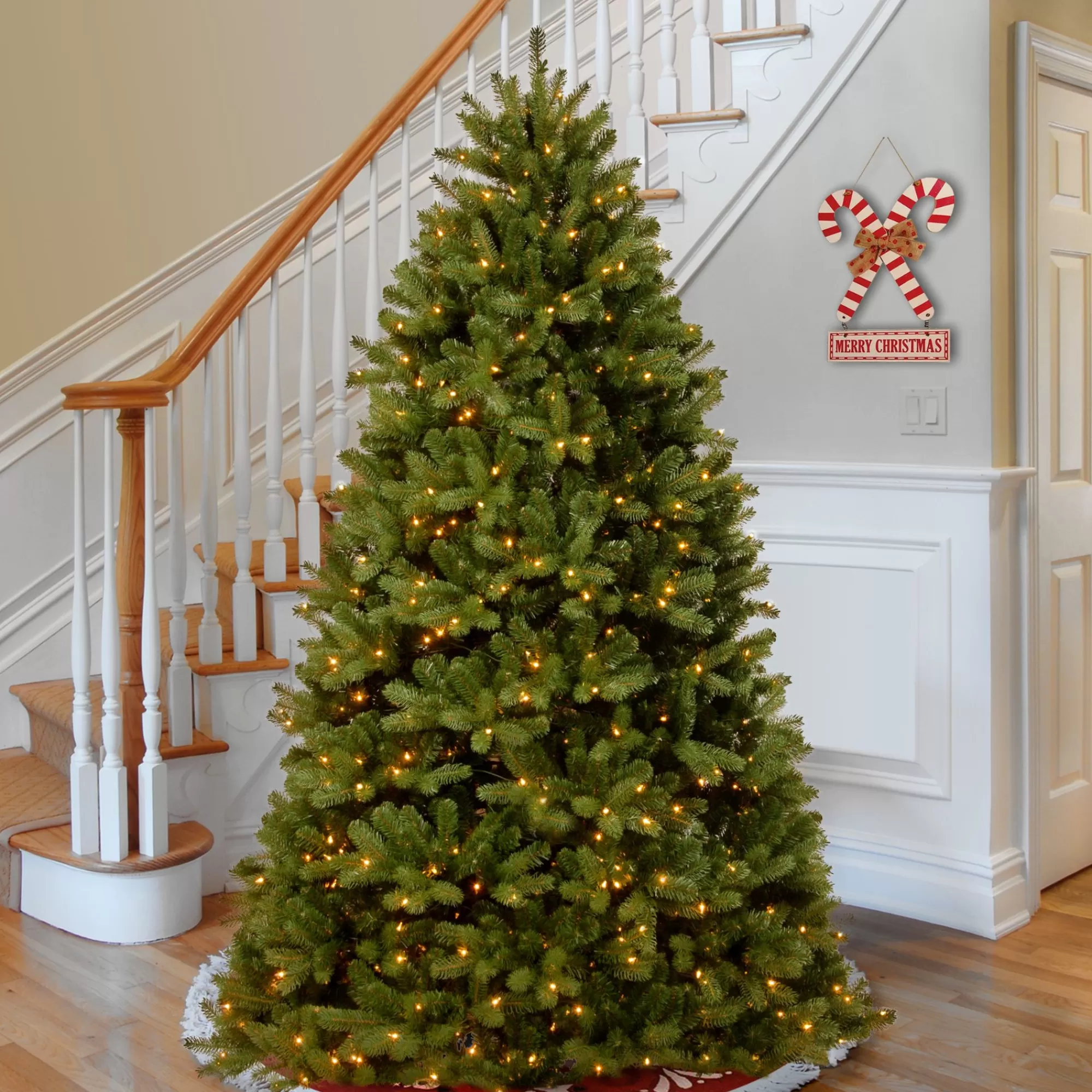 CC Christmas Decor 7.5' Newberry Spruce Artificial Christmas Tree – Clear Lights< Pre-Lit