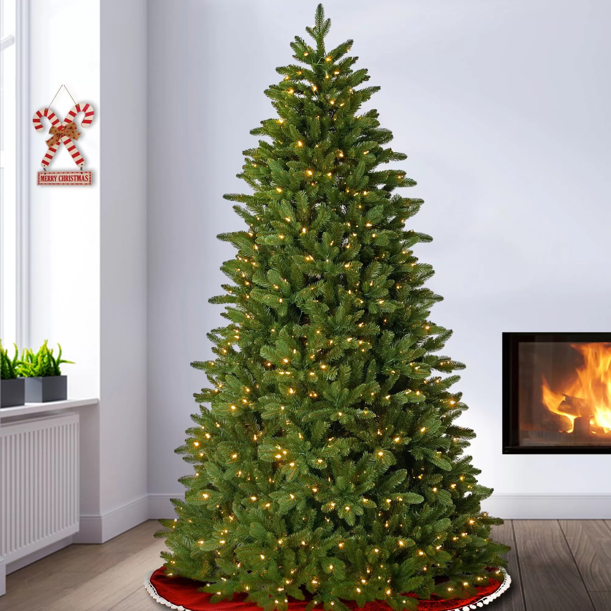 Christmas Central 7.5' Pre-Lit Ridgewood Spruce Artificial Christmas Tree – Clear Lights< Pre-Lit